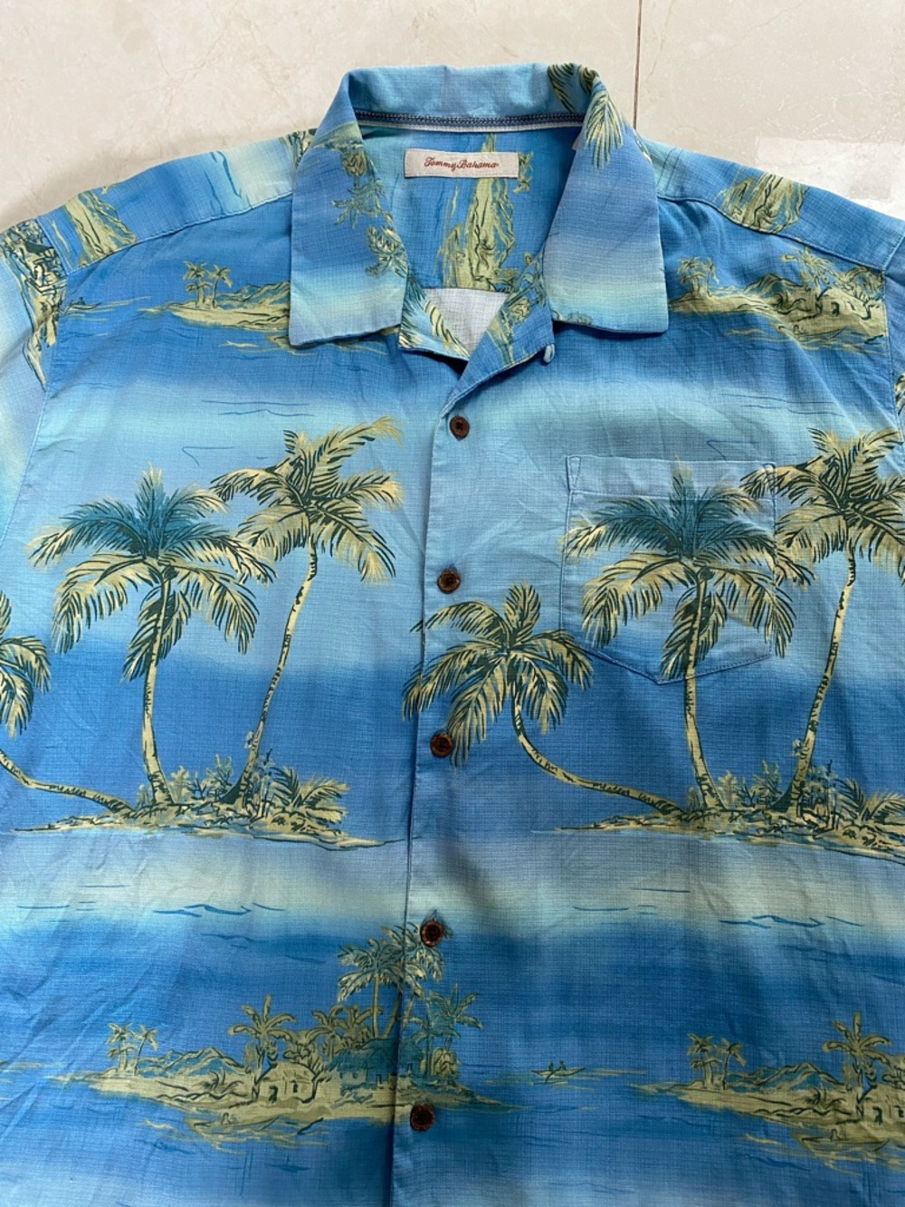 Tommy Bahama 100% Silk Hawaiian Short Sleeved Shirt XL Palm Trees Island